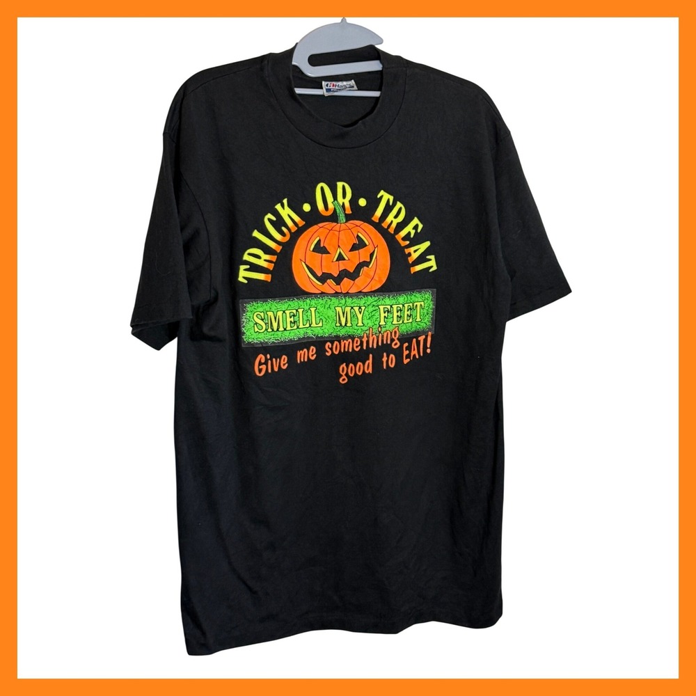 Vintage Hanes Halloween Trick or Treat Smell My Feet Graphic T-Shirt Black L